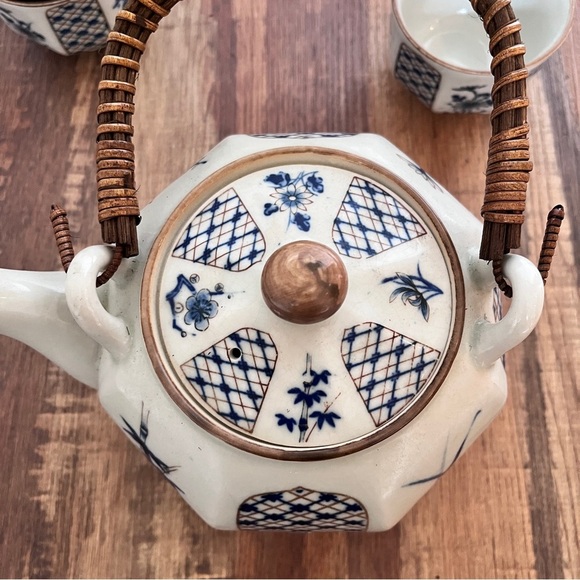 Vintage Otagiri Ceramic Japanese Teapot With 4 Cups Rattan Handle White Blue - Picture 12 of 15